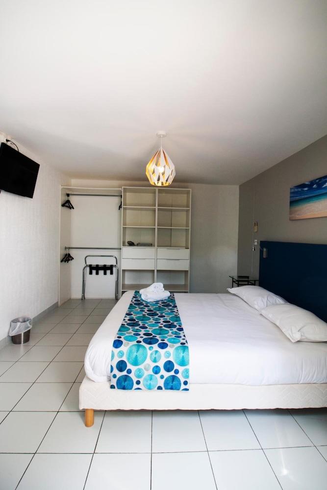 Hotel Bel Azur Six-Fours-les-Plages Exterior photo